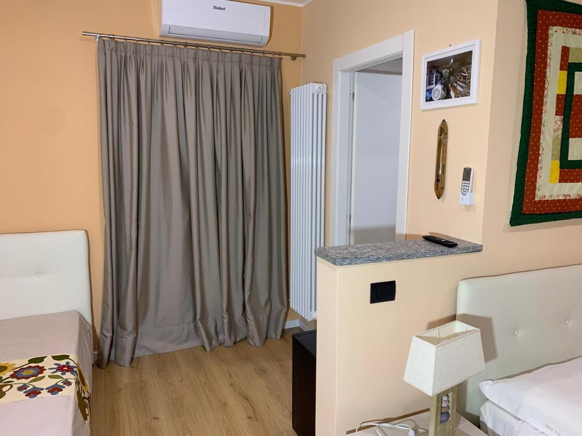 Bed & Breakfast Indi Thelar Villa Guardia Exterior photo